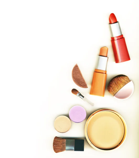 Cepillo de maquillaje y cosméticos —  Fotos de Stock