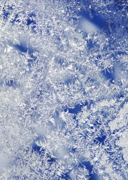 Frostiges Muster am Winterfenster — Stockfoto