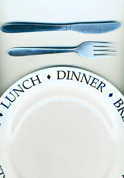 Kniv och gaffel med vit platta — Stockfoto