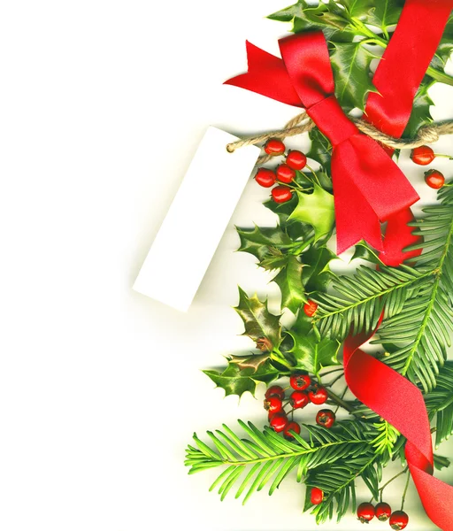 Borde navideño con etiqueta blanca vacía aislada sobre fondo blanco — Foto de Stock