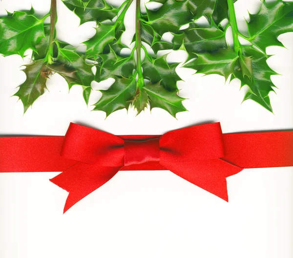 Cartão de Natal com Holly e Red Bow — Fotografia de Stock