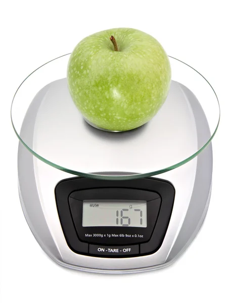 Balança de cozinha digital com maçã verde Imagens Royalty-Free