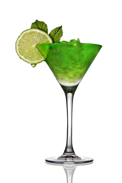 Cocktail mit Crushed Ice und Limette — Stockfoto