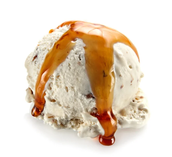 Cuchara de helado con jarabe de caramelo — Foto de Stock