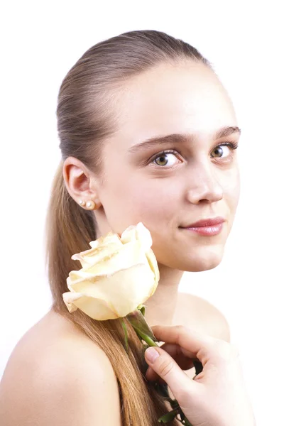 Jong mooi meisje met een bloem — Stockfoto