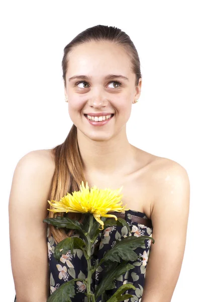 Jovem menina bonita feliz com uma flor isolada — Fotografia de Stock