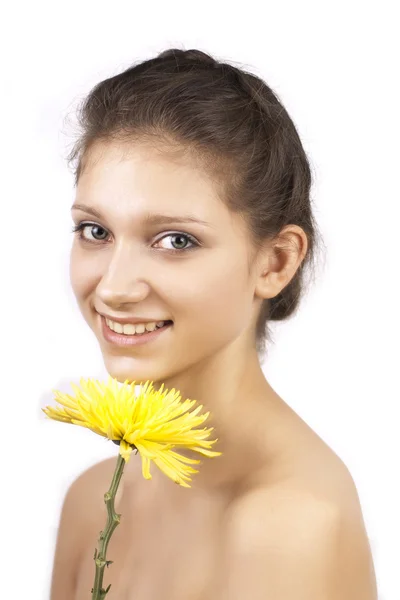 Jonge mooie vrouw met een bloem — Stockfoto