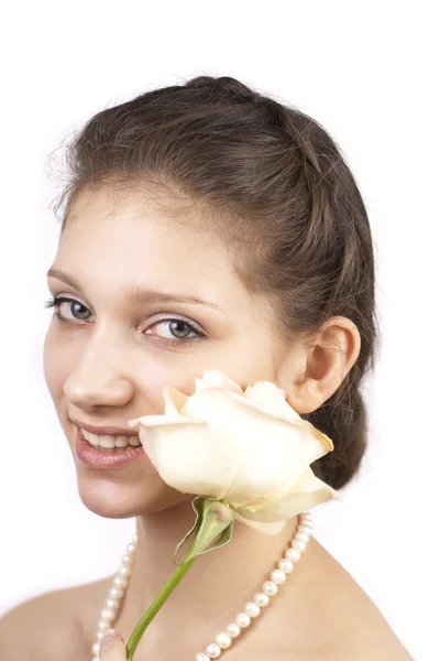Portret van jonge mooie vrouw met roos — Stockfoto
