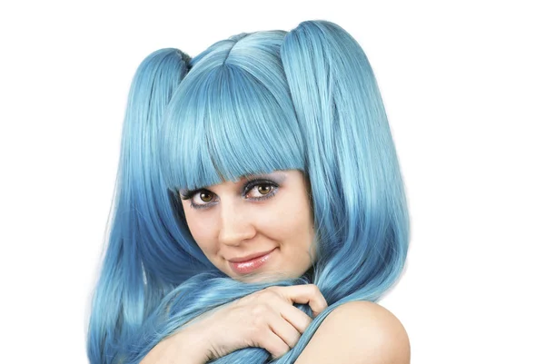 Femme mignonne aux cheveux bleus — Photo