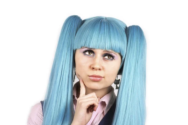 Krásná promyšlené žena s modrými vlasy vyhledávání — Stock fotografie