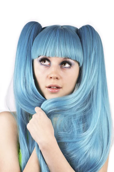 Mavi saçlı genç güzel kadın — Stok fotoğraf