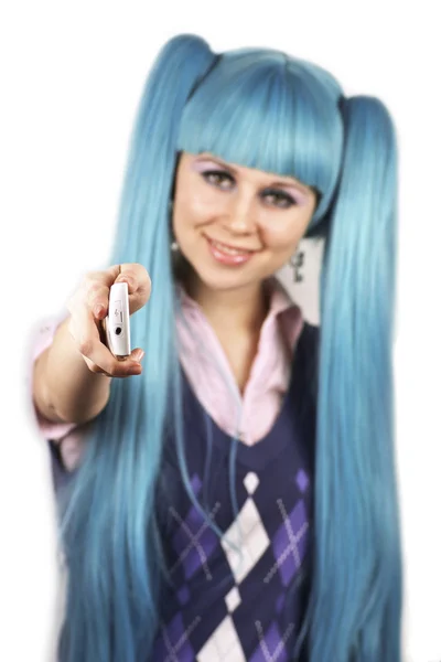 Portrait of young woman with blue hair showing mobile phone — Stock Photo, Image
