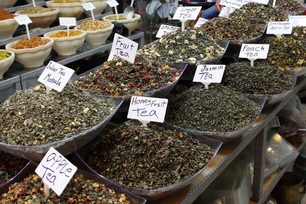 Ассорти травяной оздоровительный сухой чай — стоковое фото