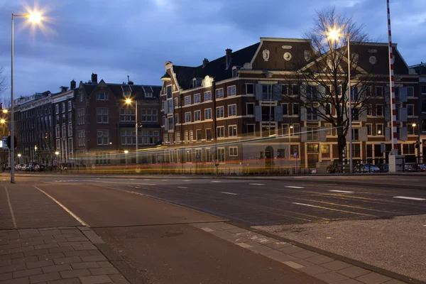 在日出时忙阿姆斯特丹街 — 图库照片