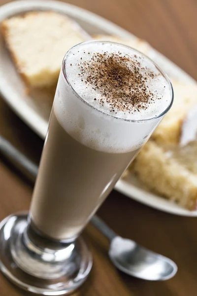 Caffè e crema su un tavolo di legno — Foto Stock