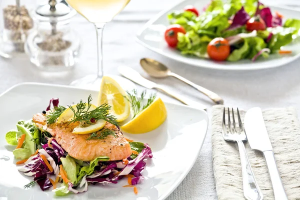 Salmon and Salad Meal — Stock Photo, Image