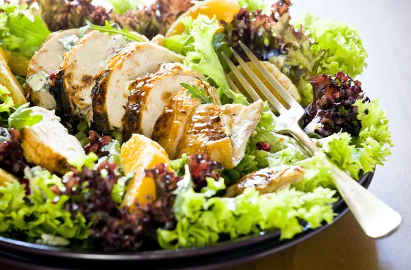 Plat à salade de poulet Fermer — Photo