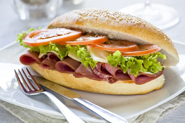 Mortadella en salami sandwich — Stockfoto