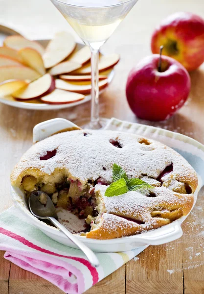 Delicioso pastel de manzana y fresa —  Fotos de Stock