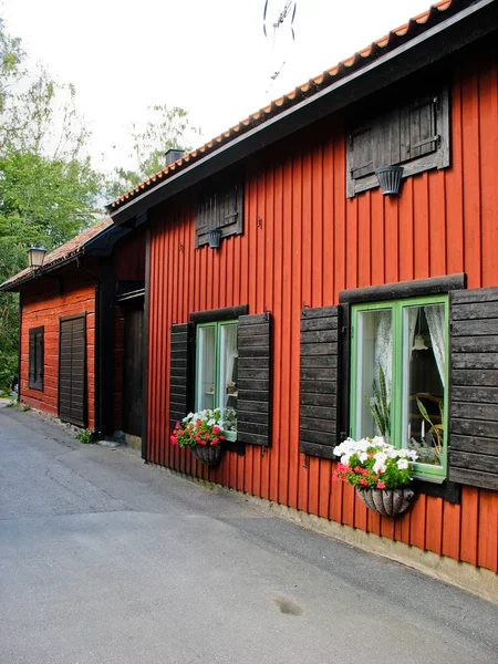 Casa e rua sueca — Fotografia de Stock
