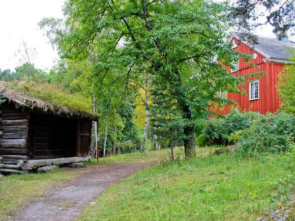 スウェーデンの生態学的なキャビン — ストック写真