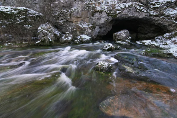 Höhlenfluss — Stockfoto