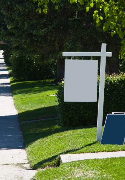 Blank real estate sign — Stock Photo, Image