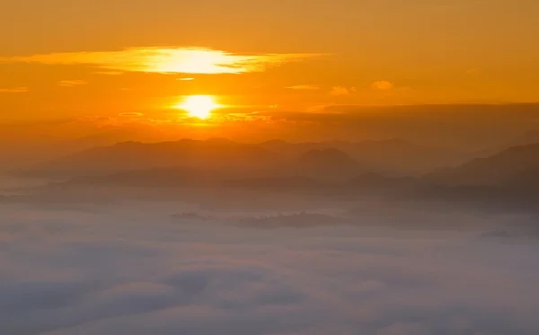 Sunrise mist. — Stock Photo, Image