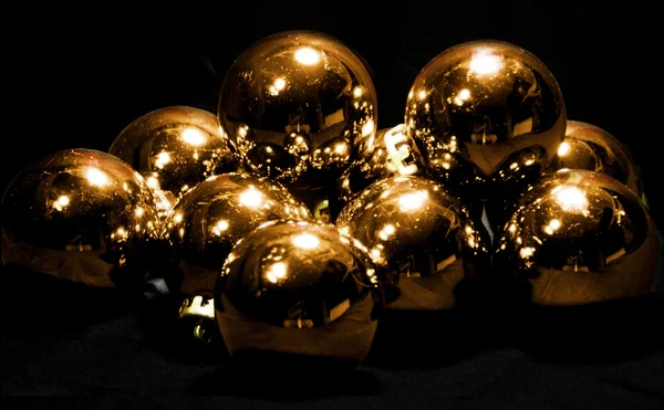 Boże Narodzenie złote kulki — Zdjęcie stockowe
