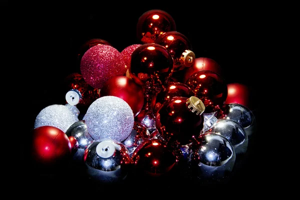 二色のクリスマスの球 — ストック写真