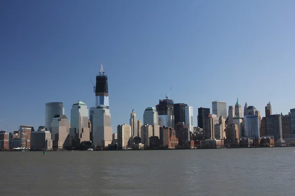 Πύργος της ελευθερίας στον ορίζοντα της Νέας Υόρκης από το Νιου Τζέρσεϋ — Φωτογραφία Αρχείου