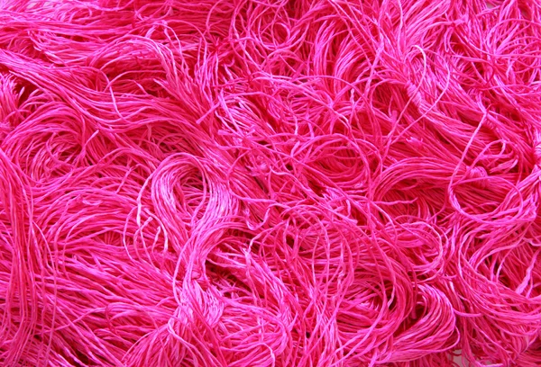 Bobines de fil de broderie colorées — Photo
