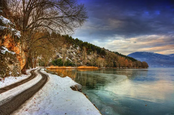 Lake scen i vinter — Stockfoto