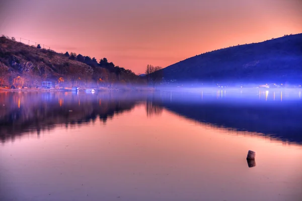 산 호수 반사 — 스톡 사진