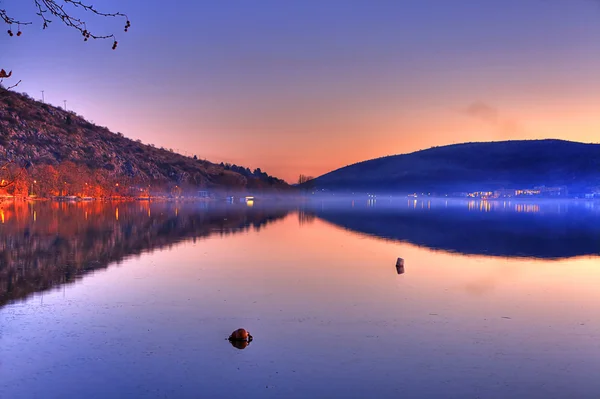 Mountain lake reflections — Stock Photo, Image