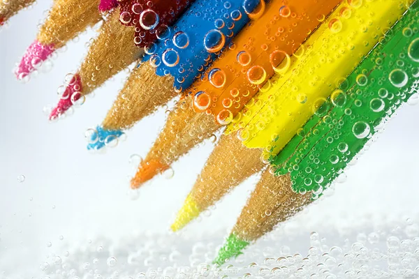 Kleurrijke potloden close-up op witte achtergrond — Stockfoto