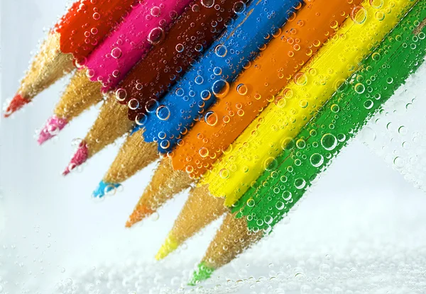 Kleurrijke potloden close-up op witte achtergrond — Stockfoto