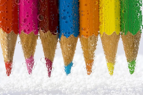 Színes ceruzák közelről a fehér háttér — Stock Fotó