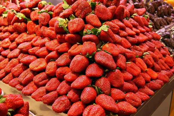La Boqueria, fruits. World famous Barcelona market, Spain. Selective focus. — Stock Photo, Image