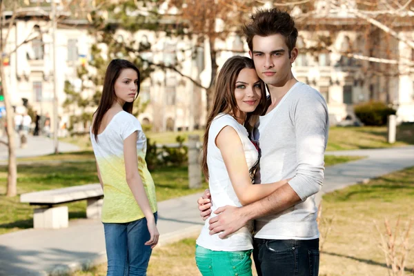 Due ragazze e un ragazzo — Foto Stock