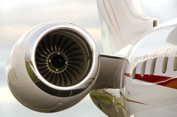 Реактивний двигун на приватному літаку - Bombardier Ліцензійні Стокові Зображення