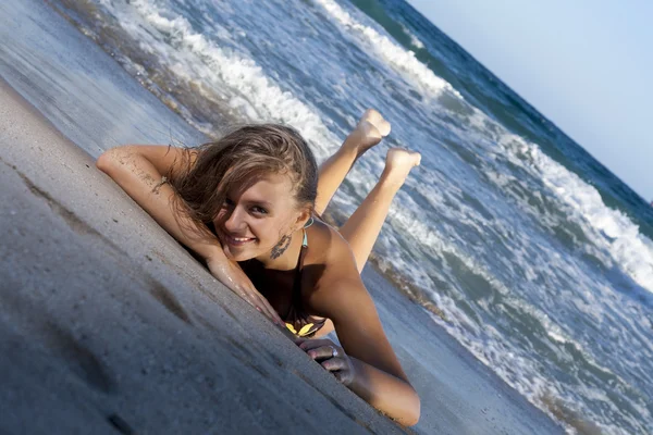 Sexy blond girl posing on a beach — Stock Photo, Image