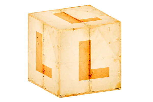 L на старой коробке, изолированной на белом — стоковое фото