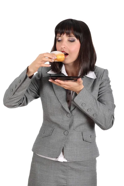 Mujer joven lista para comer un donut — Foto de Stock