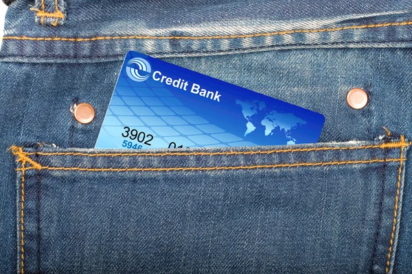 内部クレジット カードでのジーンズのポケット — ストック写真
