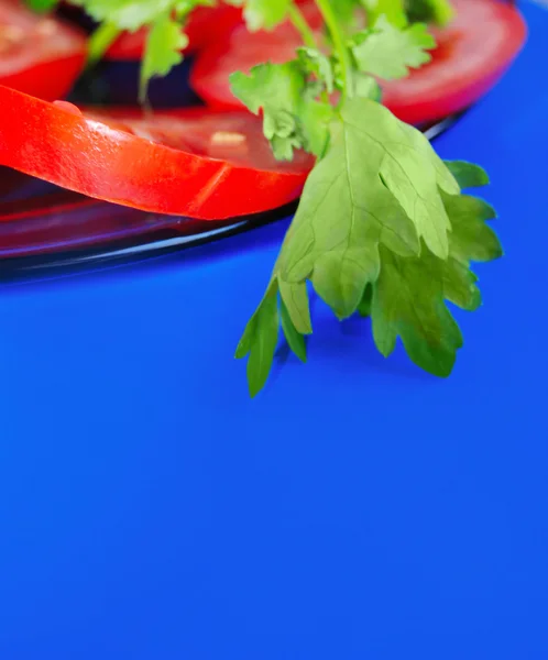 The cut tomatoes with greens04 — Zdjęcie stockowe