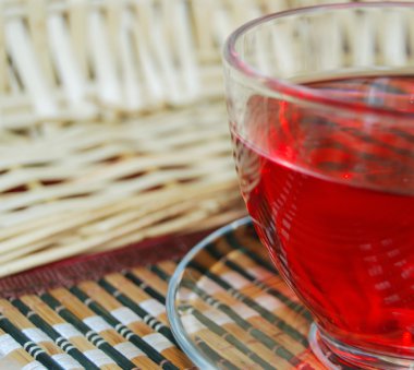 Çay ve ekmek.