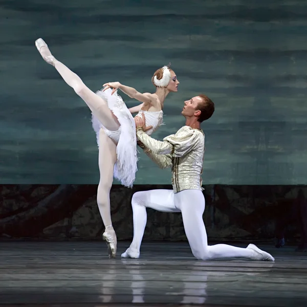 Ballet lago de cisne realizado por ballet real ruso —  Fotos de Stock