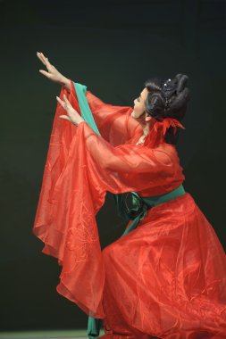 Çin yue opera sanatçısı Sahne Alanı'nda bir gösteri yapmak