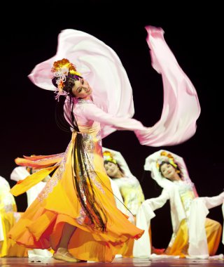 güzel Çin Ulusal dansçı